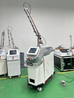 Max Power Cabon Peeling Laser Machine With 6 Laser Heads 2700W Laser Power 532nm 1064nm 755nm 1320nm